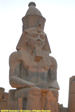 statue