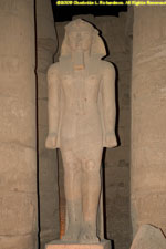 statue