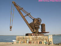 steam-powered cargo crane